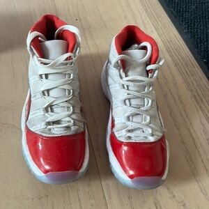 Jordan Retro 11 Cherry Red patent 
Rare 
Size 6.5 Big Boys
